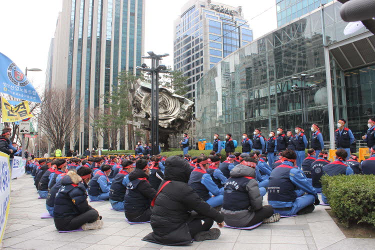 성암산업노동조합, 포스코와 성암산업을 규탄하는 상경투쟁 전개!